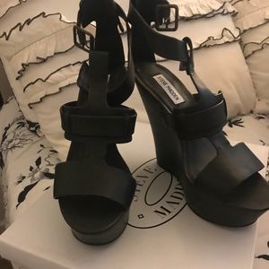 Steve Madden WYLAND wedge Black sz 8.5
